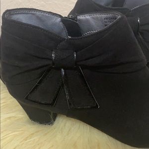 Girl booties size 4